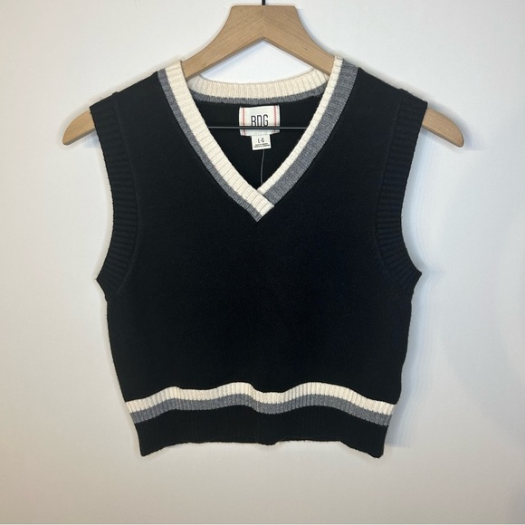 *NWT* BDG Ronnie Cropped V-Neck Sweater Vest in Black from Urban Outfitters Sz L - Picture 3 of 10